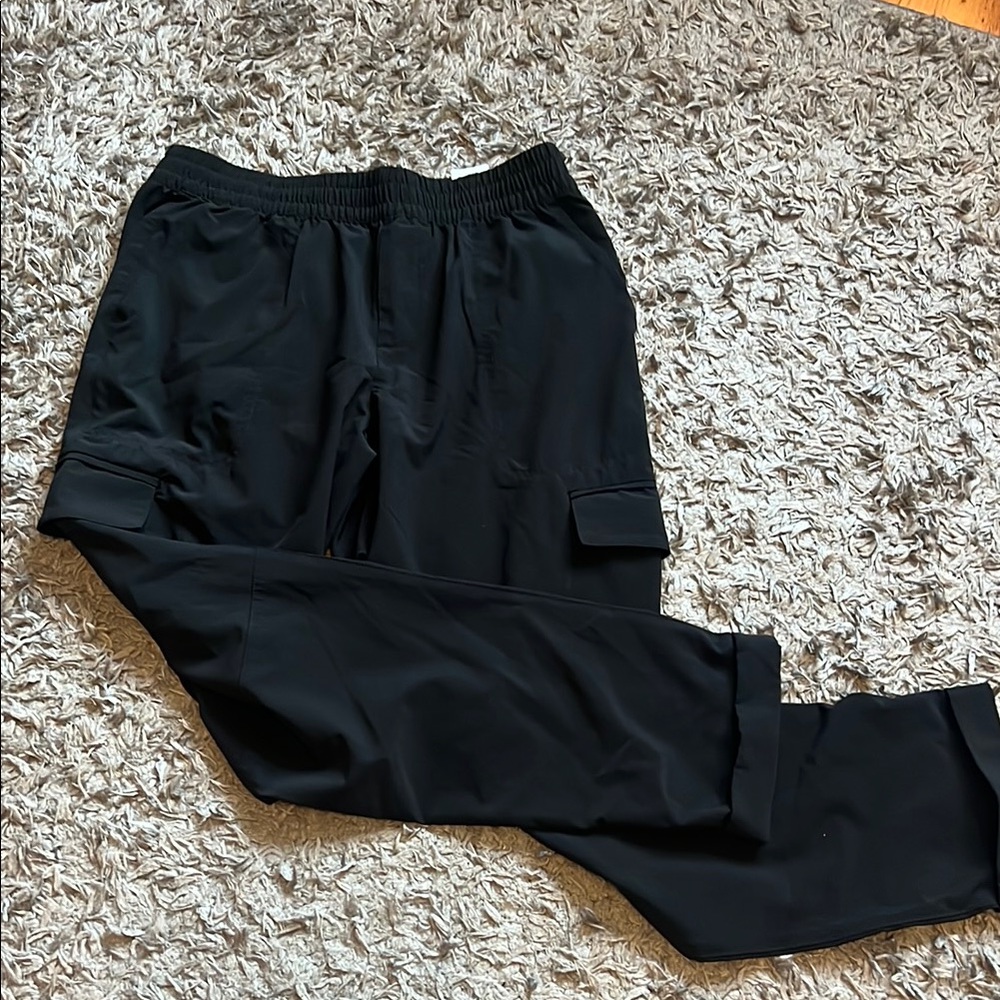Banana Republic women’s Black Cargo Pants